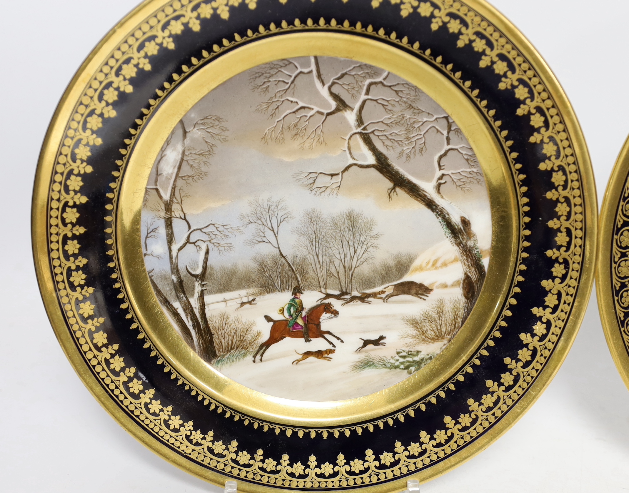 Two Paris porcelain Darte Palais Royal plates, c.1820 hand-painted hunting scenes, 23cm diameter